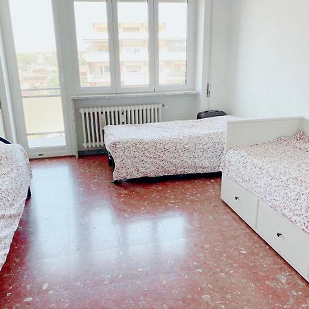Bed and Breakfast Female Dormitory For Only Female Рим Екстер'єр фото