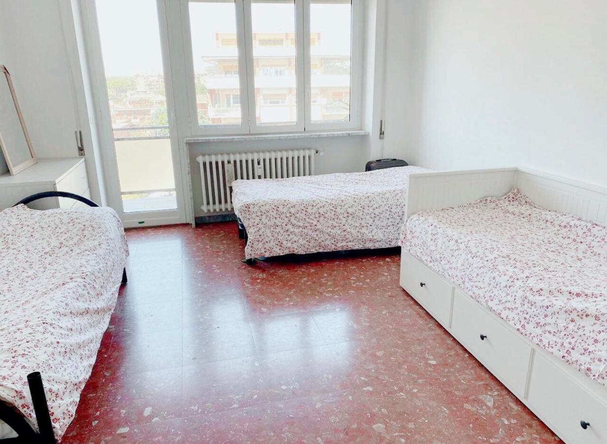 Bed and Breakfast Female Dormitory For Only Female Рим Екстер'єр фото