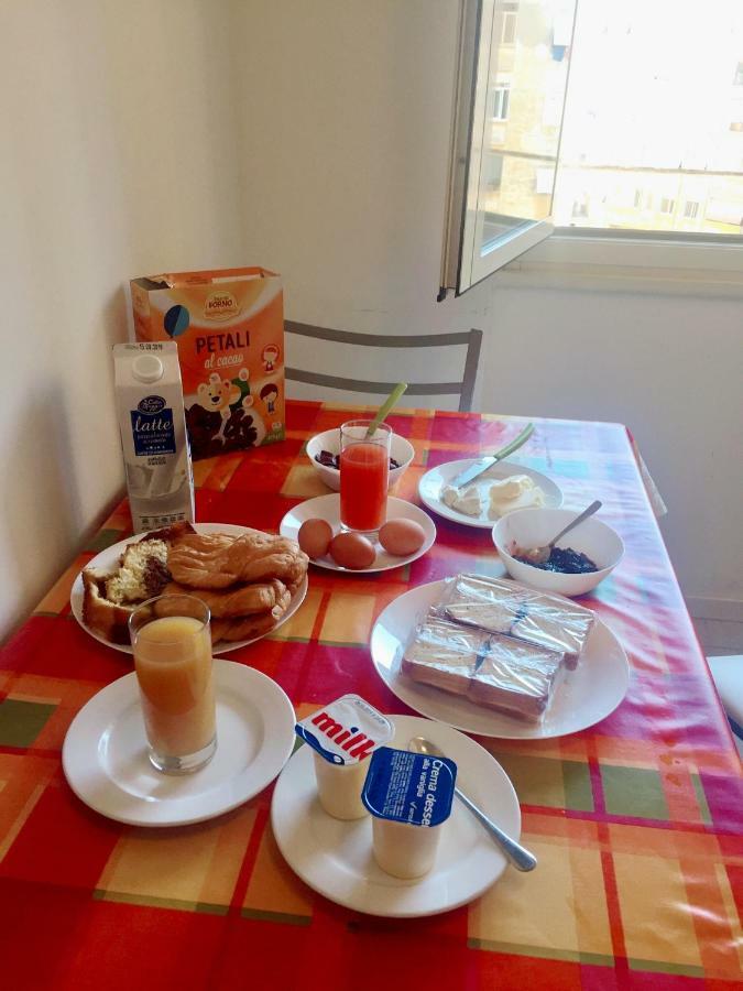 Bed and Breakfast Female Dormitory For Only Female Рим Екстер'єр фото