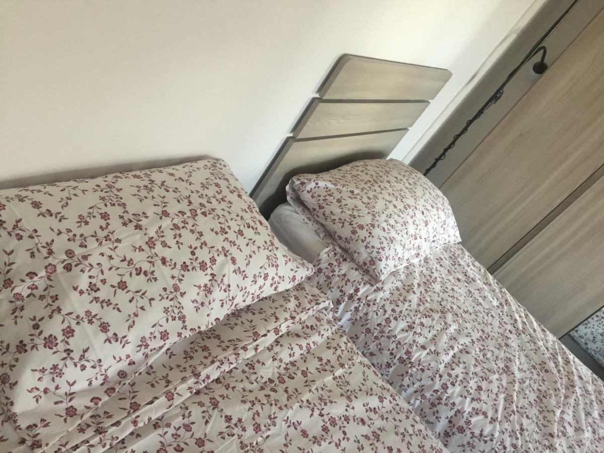 Bed and Breakfast Female Dormitory For Only Female Рим Екстер'єр фото